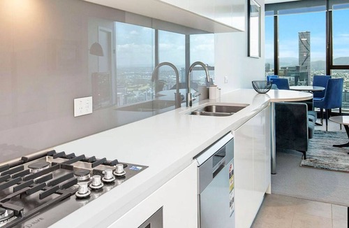 Kangaroo Point Hotel | Cloudbridge Convenient Sky High 2 BR. Service Apartment Brisbane CBD