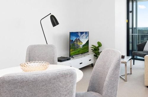 Kangaroo Point Hotel | Cloudbridge Convenient Sky High 2 BR. Service Apartment Brisbane CBD