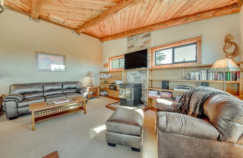Cloudcroft House | Cloudcroft Cabin w/View ~ 4 Mi to Ski Cloudcroft!