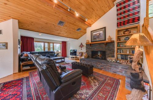 Cloudcroft House | Cloudcroft Mtn Home w/Patio, Walk to Golf Course!