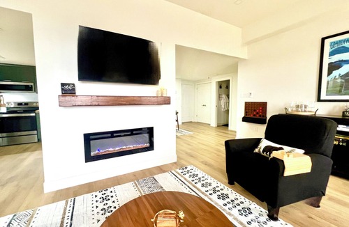 Sugar Mountain Apartment | CloudSide@Sugar Pool/Hot Tub/Sauna/Ski/Snowboard/Endless Mountain Views!