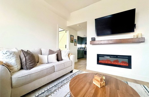 Sugar Mountain Apartment | CloudSide@Sugar Pool/Hot Tub/Sauna/Ski/Snowboard/Endless Mountain Views!