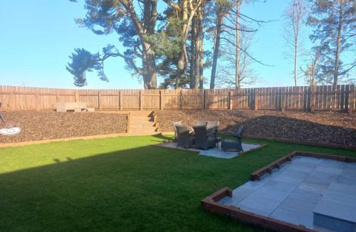 Kirriemuir House | Clova Cottage 7BR Retreat