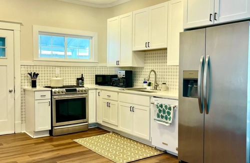 Old Town West Cottage | Clover Cottage - 6BR 4Bath Getaway in Old Town