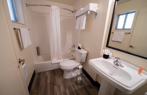 Montpelier Hotel | Clover Creek Inn