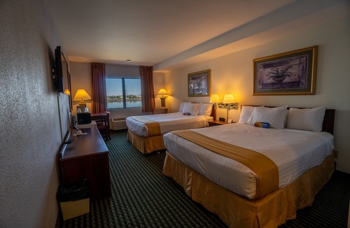 Tri-Cities Hotel | Clover Island Inn