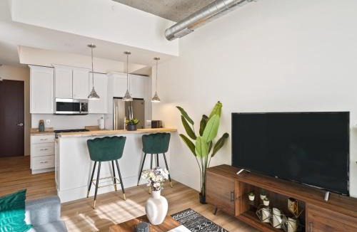 Northeast South Bend Apartment | Clover Luxury High-Rise DownTown South Bend