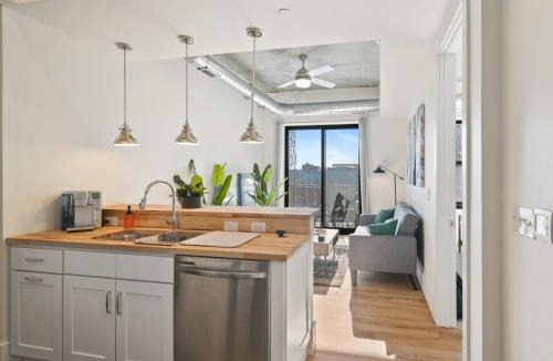 Northeast South Bend Apartment | Clover Luxury High-Rise DownTown South Bend