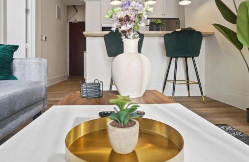 Northeast South Bend Apartment | Clover Luxury High-Rise DownTown South Bend