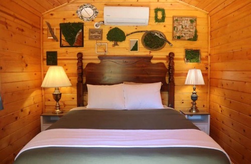 Wilder Cabin | Clover's Nook-Cabin on Hidden Paradise Farms