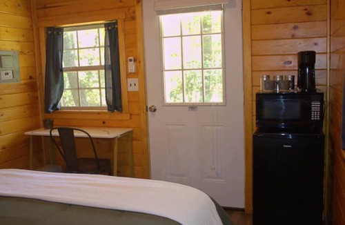 Wilder Cabin | Clover's Nook-Cabin on Hidden Paradise Farms