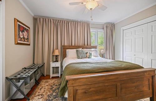 Montgomery House | Cloverdale Cottage