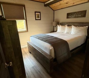 Algonquin Highlands House | Cloverleaf Cottages