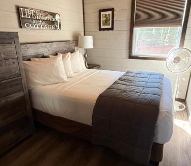 Algonquin Highlands House | Cloverleaf Cottages