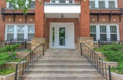 Midtown Apartment | [CLR 08]Amazing midtown suite-Close to St. Anthony Hospita, all modern amenities in a Cozy historic
