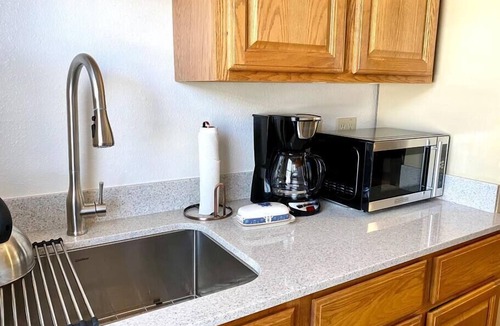Midtown Apartment | [CLR 13] Best of New Bright OKC Midtown Studio