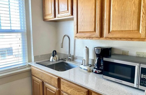 Midtown Apartment | [CLR 13] Best of New Bright OKC Midtown Studio