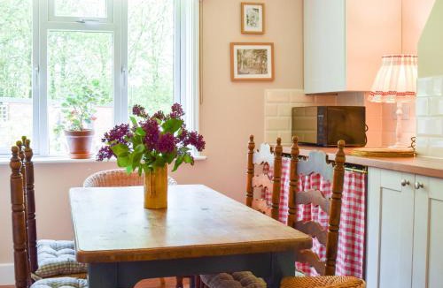 Basingstoke House | Club Cottage
