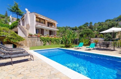 Tossa de Mar Villa | Club Villamar - A charismatic and well-maintained Spanish family villa near Tossa de Mar.