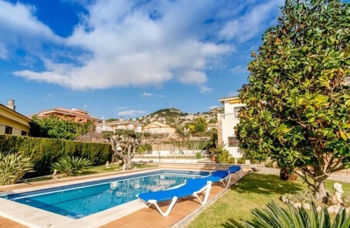 Lloret de Mar Villa | Club Villamar - Family friendly 3-bedroom villa with private pool, beautiful garden and located c.