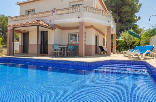 Cubelles Villa | Club Villamar - Villa with a private pool, 1600 meters from the beach, located in a quiet urbanis.