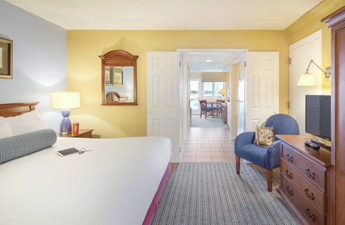 The Point Hotel | Club Wyndham Inn on Long Wharf