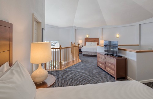 The Point Hotel | Club Wyndham Long Wharf