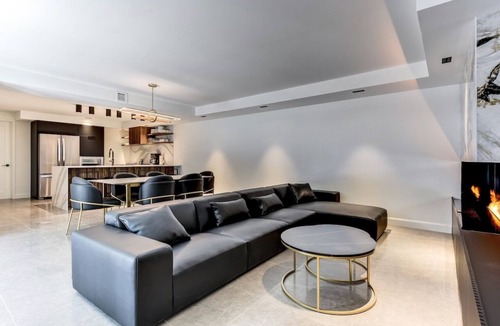 Pointe-Saint-Charles Hotel | CLUBHAUS Hotel
