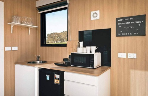 Warrenmang House | Clyde at Sheltered Paddock by Tiny Away