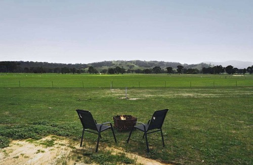 Warrenmang House | Clyde at Sheltered Paddock by Tiny Away