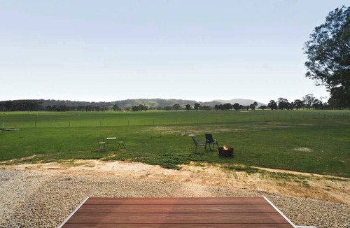 Warrenmang House | Clyde at Sheltered Paddock by Tiny Away