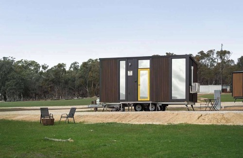 Warrenmang House | Clyde at Sheltered Paddock by Tiny Away