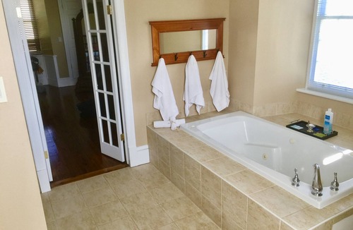 Lanark Bed & Breakfast | Clyde Hall Bed and Breakfast