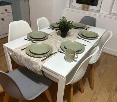 Dalmuir Apartment | Clydebank Cozy 3bdr flat near Glasgow