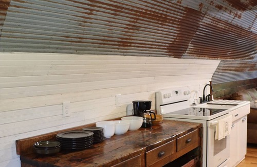 Lebanon Cabin | Clydie’s Cabin located at Bennett Springs. Less than a mile to the spring
