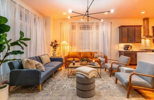 Hadley - Washington House | CMA Fest double rooftop decks, karaoke garage, game room, near Broadway