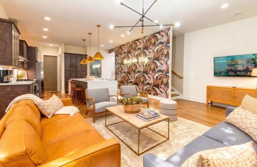 Hadley - Washington House | CMA Fest double rooftop decks, karaoke garage, game room, near Broadway