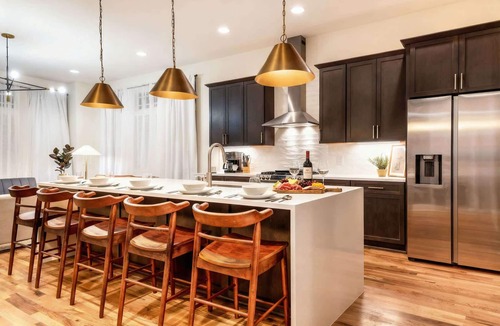 Hadley - Washington House | CMA Fest double rooftop decks, karaoke garage, game room, near Broadway