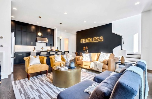 Katie Hill Neighborhood House | CMA Fest double rooftops, hot tubs, movie theaters near Broadway