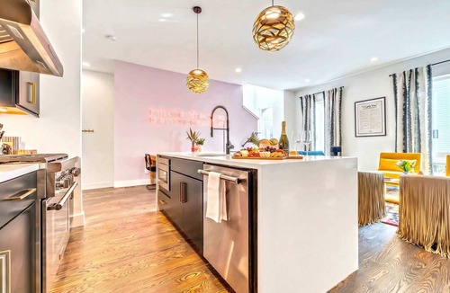 Katie Hill Neighborhood House | CMA Fest double rooftops, hot tubs, movie theaters near Broadway