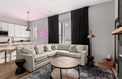 Talbot's Corner Condo | CMD ~ 4 Bedrooms ~ Huge Private Rooftop ~ 8 Beds ~ 8 Min to Downtown ~ City Views ~ Garage Parking