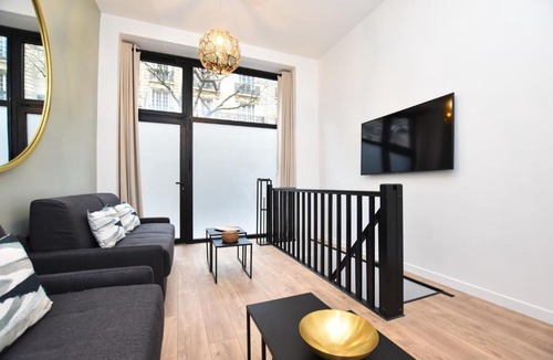 12th Arrondissement Apartment | CMG Michel Bizot / Trousseau
