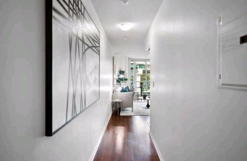 Fort York Apartment | CN Tower View with Pool, Gym, Hot Tub, and More!