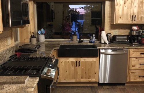 Jefferson City Cabin | CNU 10 min. Sevierville 45 min. Private dock, kayaks, fire pit. Ample Parking
