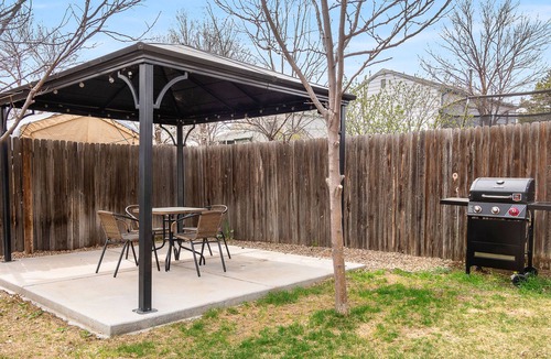 Walnut Grove House | "CO Dreamin" 20 mins to Denver/Boulder ~ Private Yard, Fire Pit, & Pool Table