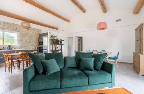 Saint-Andre-de-Roquepertuis House | Cosy holiday home with pool