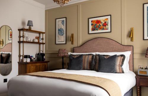 Kew Hotel | Coach & Horses Hotel
