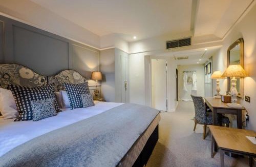 Kew Hotel | Coach & Horses Hotel