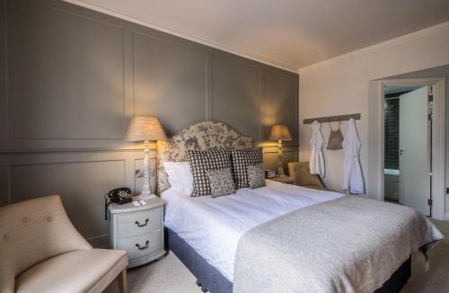 Kew Hotel | Coach & Horses Hotel