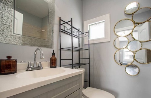 Melrose Park House | Coach House | Free parking | 15-Min from Chicago